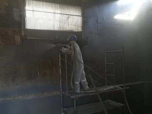 面对复杂工件与异形结构，聚脲喷涂加工如何实现无死角覆盖与高效作业的平衡？